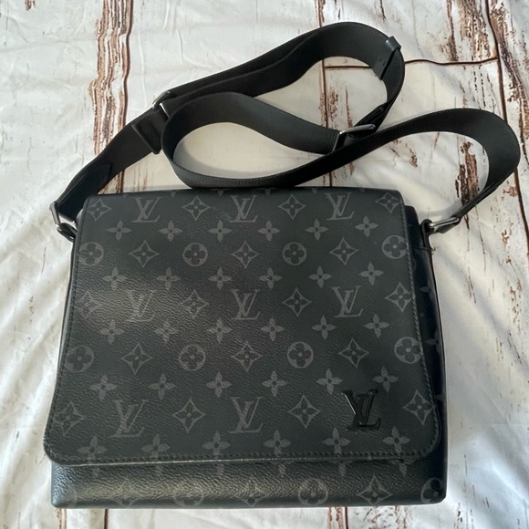 Louis Vuitton Messenger Bag - Picture 1 of 9